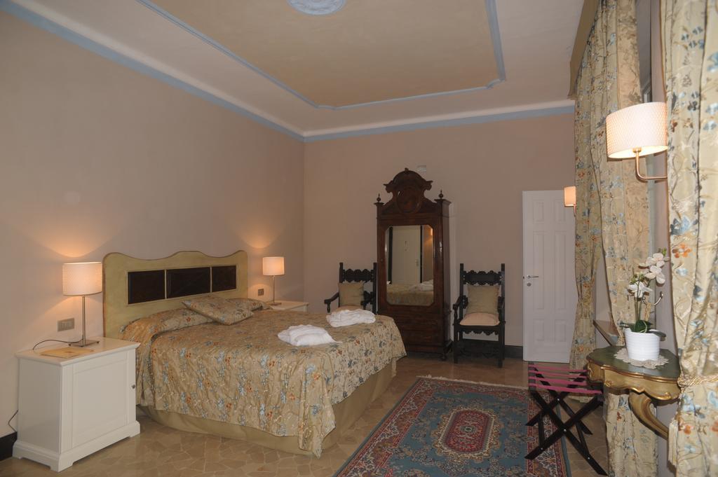 Relais Al Bel San Domenico Bed and Breakfast Alba  Kamer foto