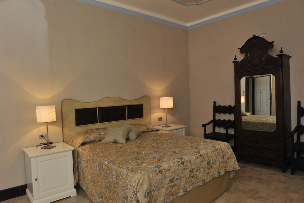 Relais Al Bel San Domenico Bed and Breakfast Alba  Kamer foto